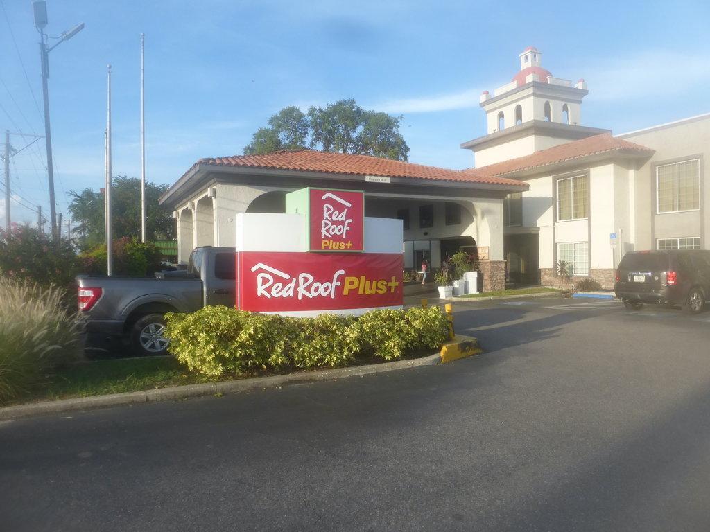 Hotel Red Roof Plus+ & Tampa